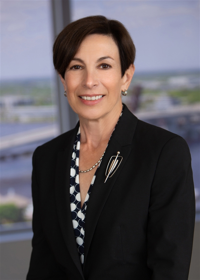 Lisa M Palumbo