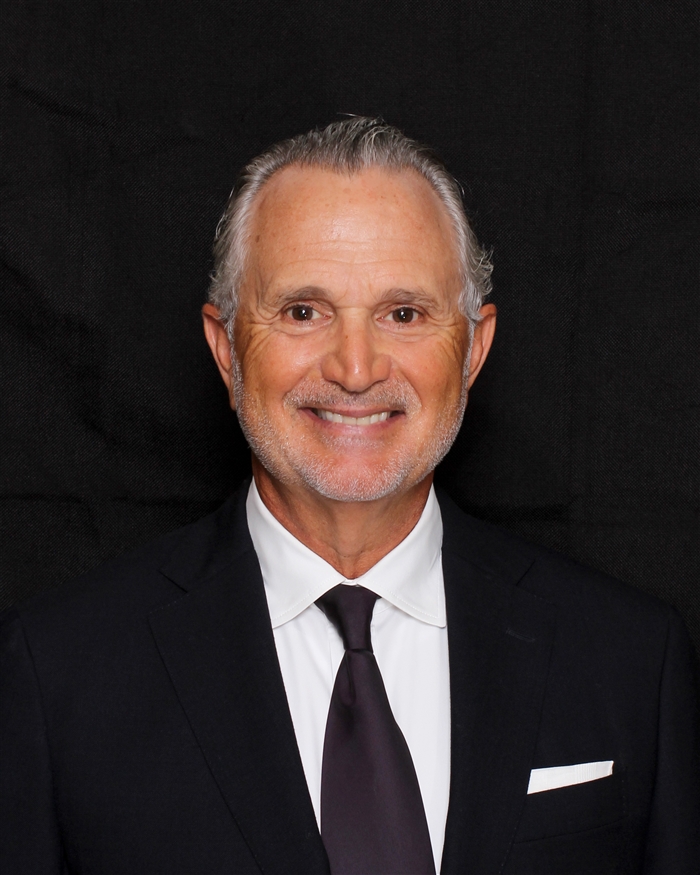 Michael D Tucci
