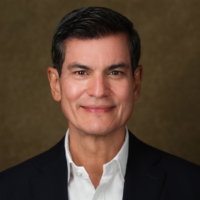 Saul R Laureles