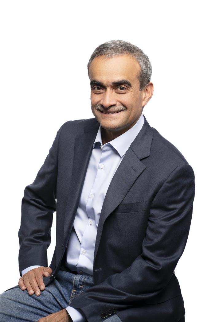 Neil J Fernandes