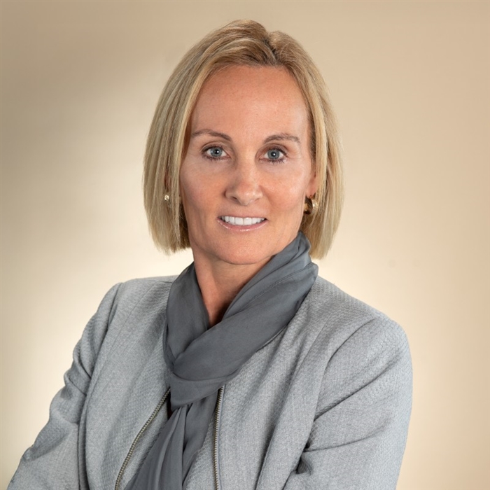 Catherine R Clay