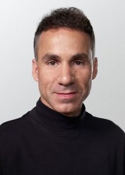 Daniel J Riccio