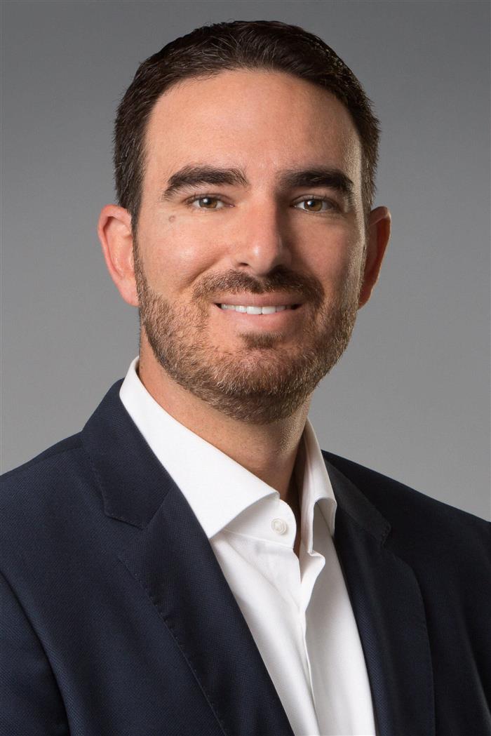 Daniel R Rivera