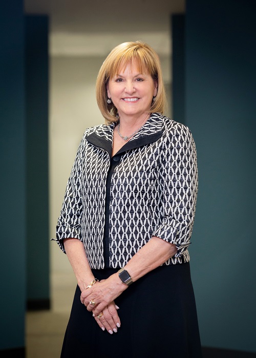 Leslie A Murphy