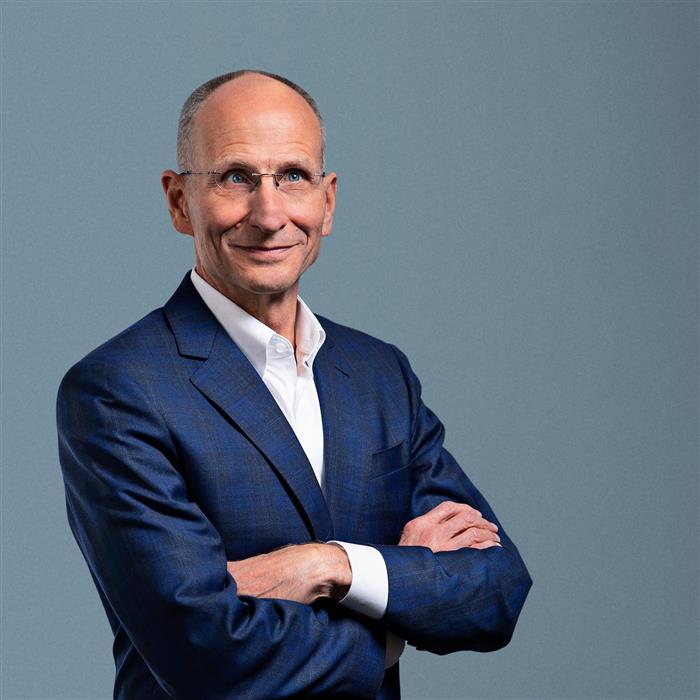 Robert E Sulentic