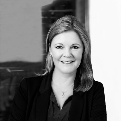 Lisa M Nelson