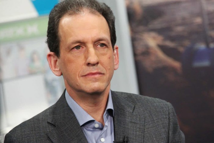 David J Schlanger