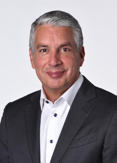 Steven J Demetriou