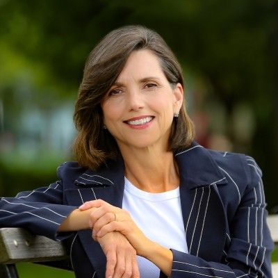 Elizabeth J Comstock