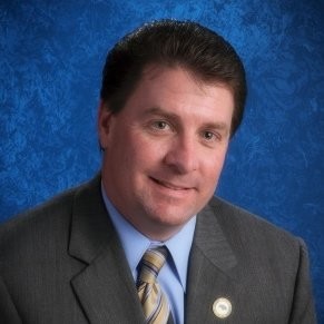 Thomas D Longenecker