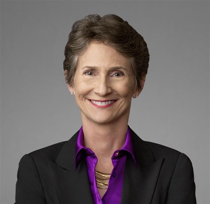 Lisa L Troe