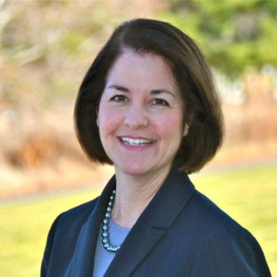 Lisa R Bacus