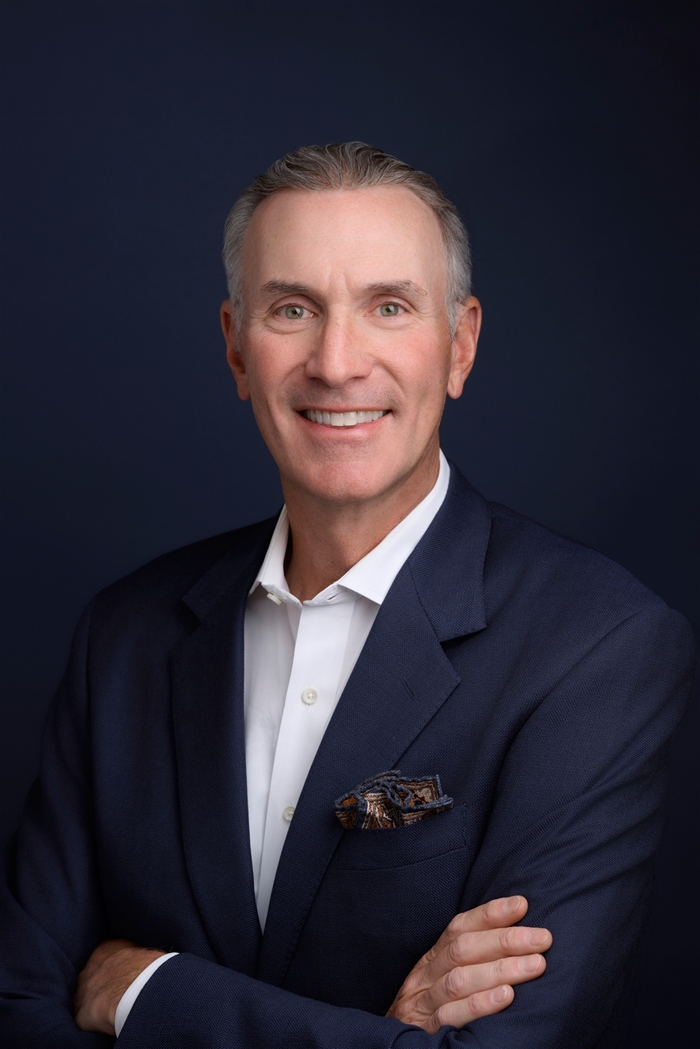 Donald W Degolyer